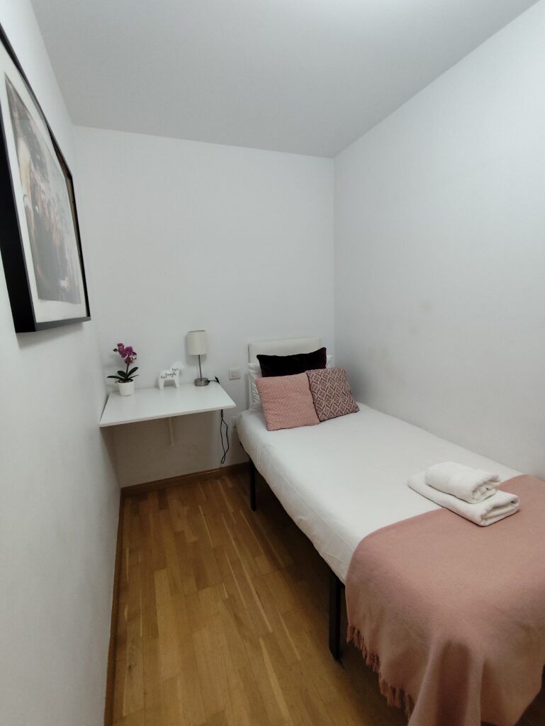 Habitación mal decorada